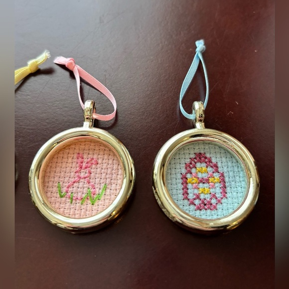 Lot Of 7 Easter Ornaments Cross Stitch 1.5” Framed Chicks Eggs Bunny Flowers Vtg - Picture 6 of 7